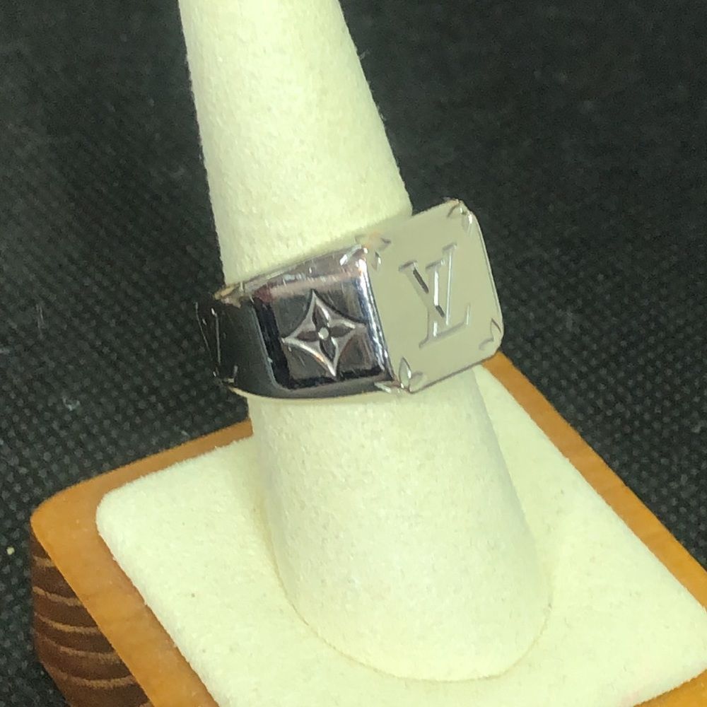 LOUIS VUITTON LV Monogram Silver Plated Signet Unisex Ring Sz 9 (US SIZE) - Picture 6 of 13